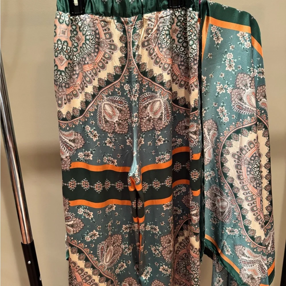 entro Green Printed Wide-Leg Pants with Orange Trim - Picture 7 of 7